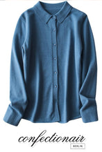 Laden Sie das Bild in den Galerie-Viewer, 10% Kaschmir Polokragen Strickjacke Cardigan - Confectionair Berlin
