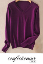 Laden Sie das Bild in den Galerie-Viewer, 35% Kaschmir Pullover schwarz Wolle Damen - Confectionair Berlin