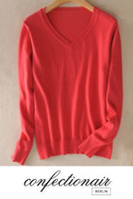 Laden Sie das Bild in den Galerie-Viewer, 35% Kaschmir Pullover schwarz Wolle Damen - Confectionair Berlin