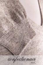 Laden Sie das Bild in den Galerie-Viewer, 100% Kaschmir Pullover Liscio "Made in Italy" V-Neck Glattkragen Damen Cashmere