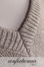 Laden Sie das Bild in den Galerie-Viewer, 100% Kaschmir Pullover Herren braun +Farben "Made in Italy" - Confectionair Berlin