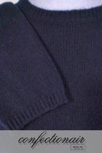 Laden Sie das Bild in den Galerie-Viewer, 100% Kaschmir Pullover Damen navy "Made in Italy" Cashmere - Confectionair Berlin
