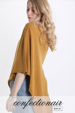 Laden Sie das Bild in den Galerie-Viewer, 10% Kaschmir 35% Wolle Poncho Cape "Made in Italy" Bordeaux Rot Confectionair