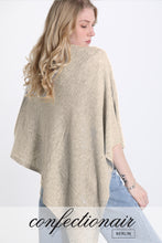 Laden Sie das Bild in den Galerie-Viewer, 10% Kaschmir 35% Wolle Poncho Cape "Made in Italy" Blau Confectionair