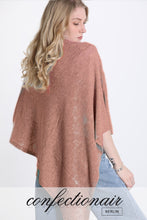 Laden Sie das Bild in den Galerie-Viewer, 10% Kaschmir 35% Wolle Poncho Cape "Made in Italy" Bordeaux Rot Confectionair